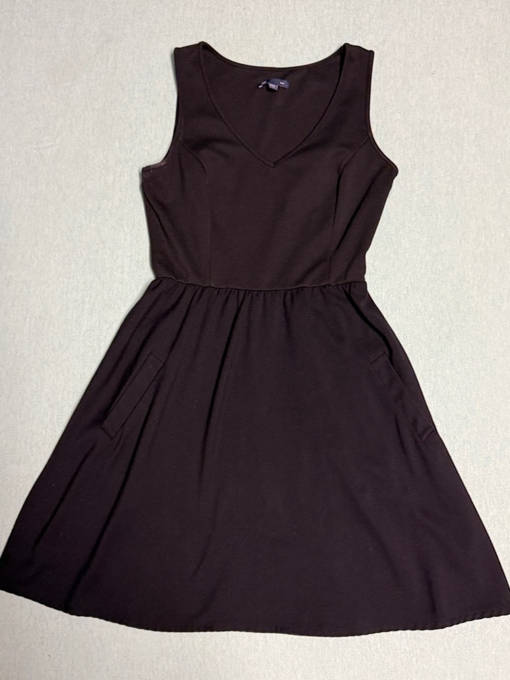 GAP Black V-Neck Sleeveless Mini Dress pockets size 6 fit & flare EUC